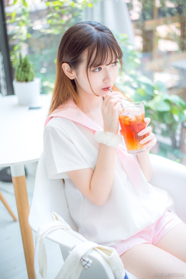 不要随便遇到一个人就对她掏心掏肺的，在你看来，她是朋友，在她看来，你是傻子。